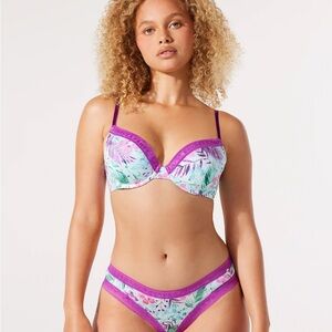 Savage x Fenty candied blue, hot hibiscus, T-shirt bra and cheeky panty set.